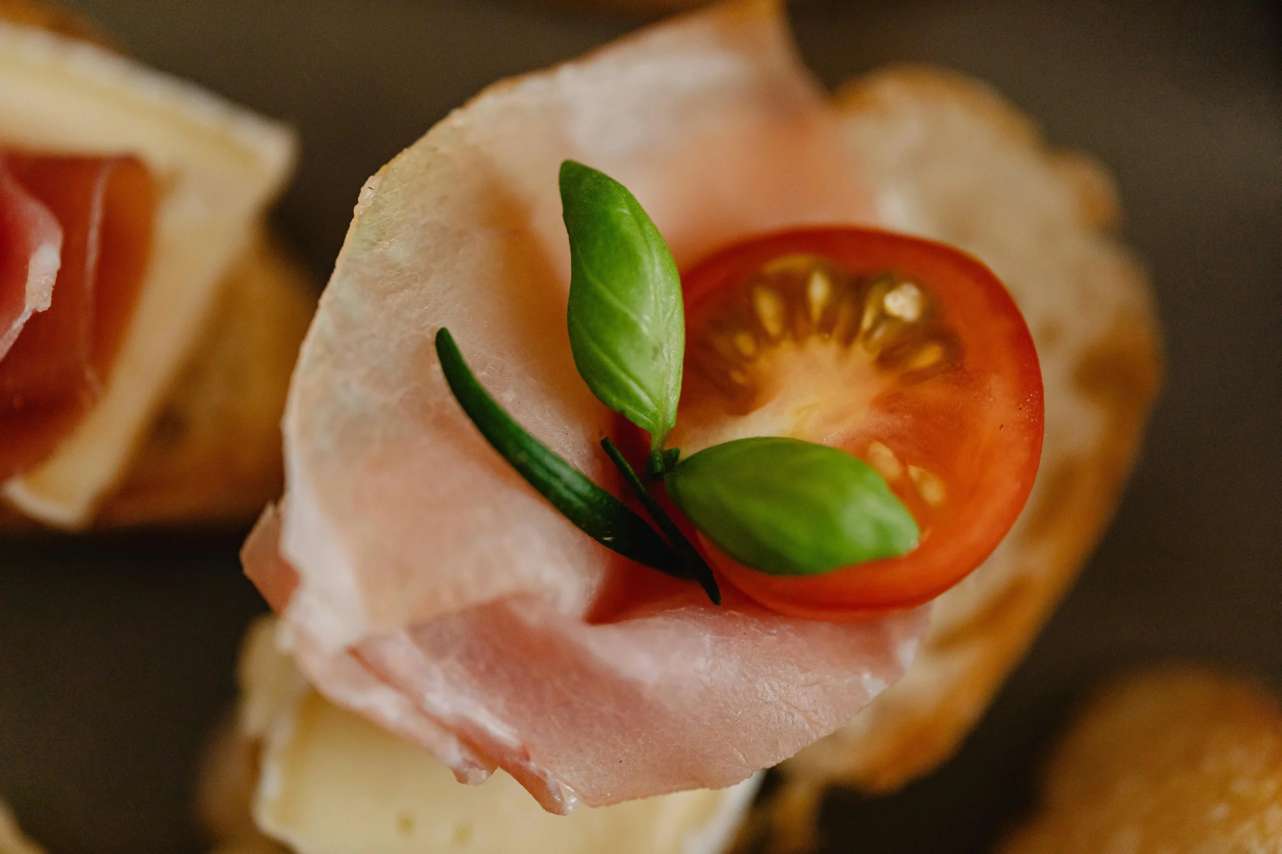 of_a_Mediterranean_diet_meal_with_ingredients_like_olive_oil
