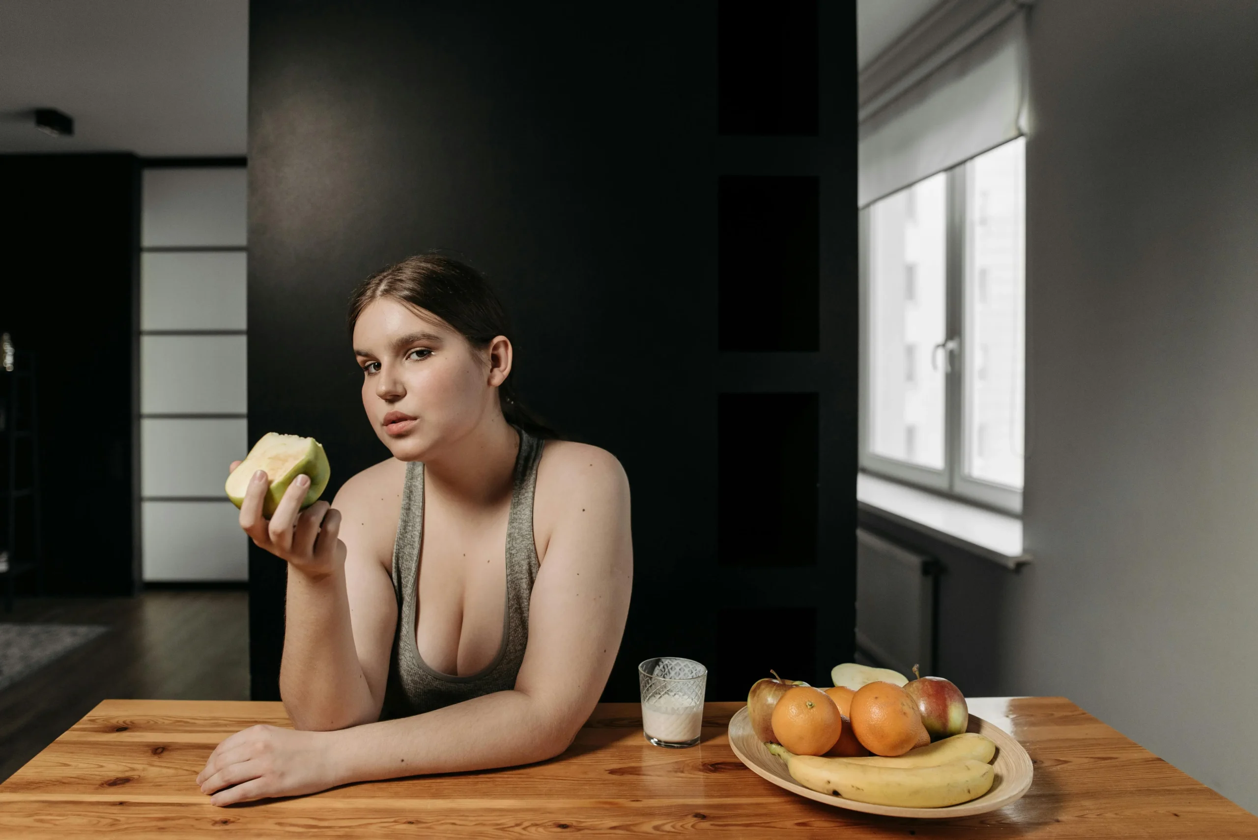 of_a_person_eating_slowly_and_mindfully