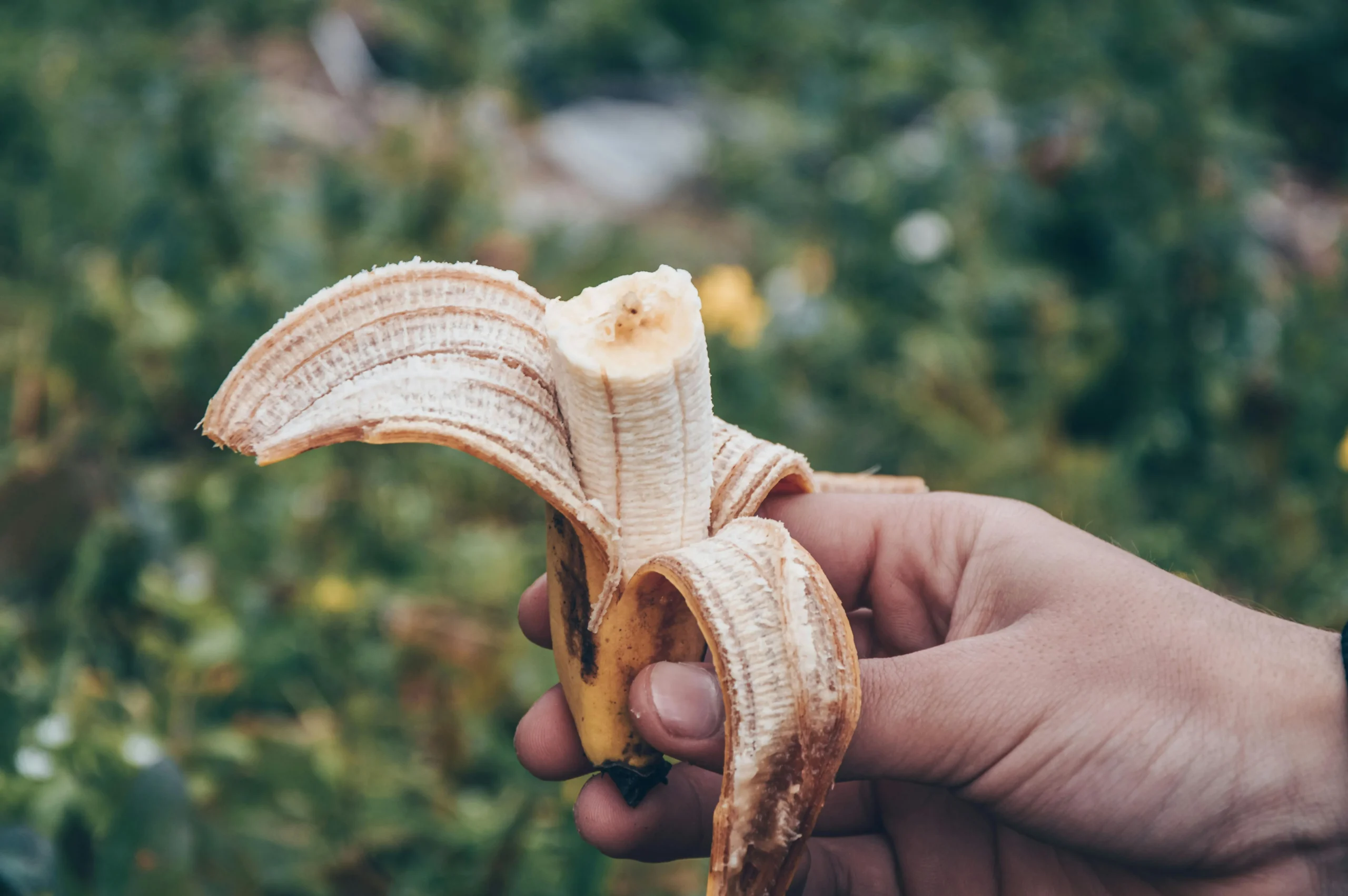 of_a_person_replacing_sugary_snacks_with_healthy_alternatives_like_fruit