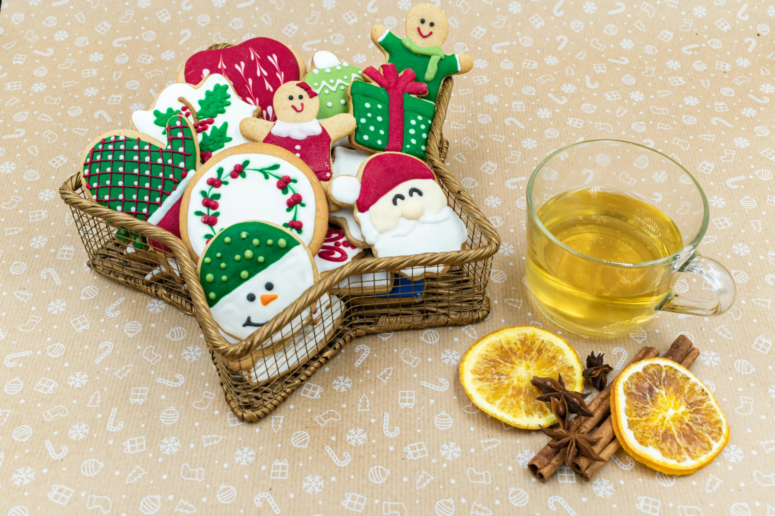 of_green_tea_with_added_spices_like_cinnamon_and_ginger