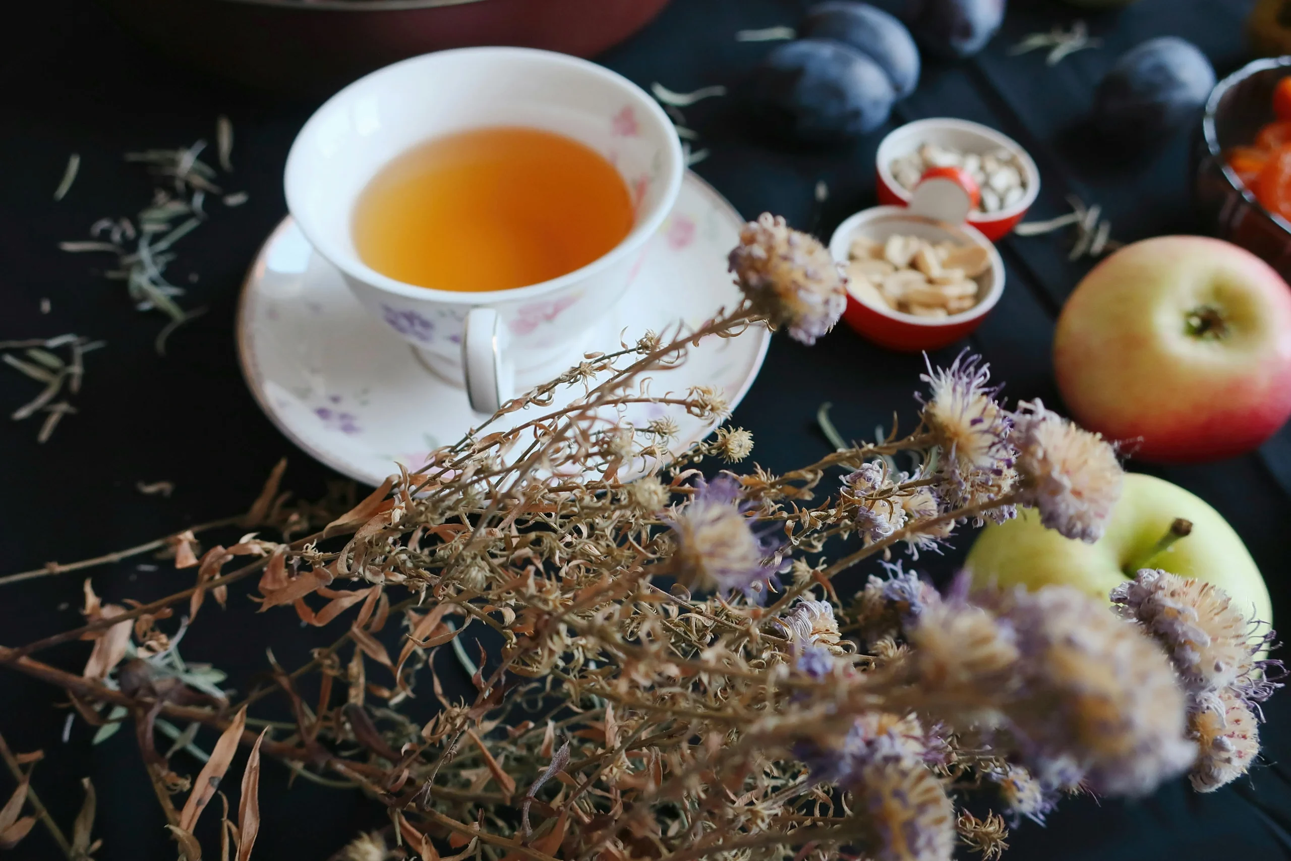 of_a_cup_of_herbal_tea_with_ginger_and_chamomile_leaves_nearby__Create_an_ultra_realistic_image_with_perfect_contrast_by_emphasizing_depth