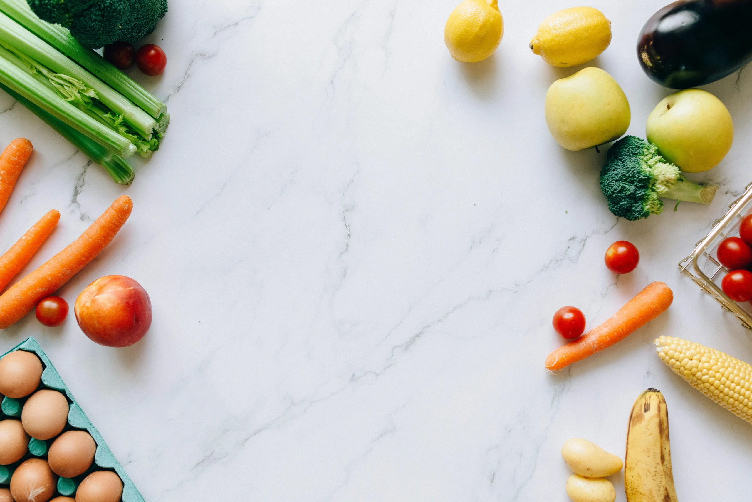 of_a_table_set_with_a_variety_of_seasonal_fruits_and_vegetables__Create_an_ultra_realistic_image_with_perfect_contrast_by_emphasizing_depth